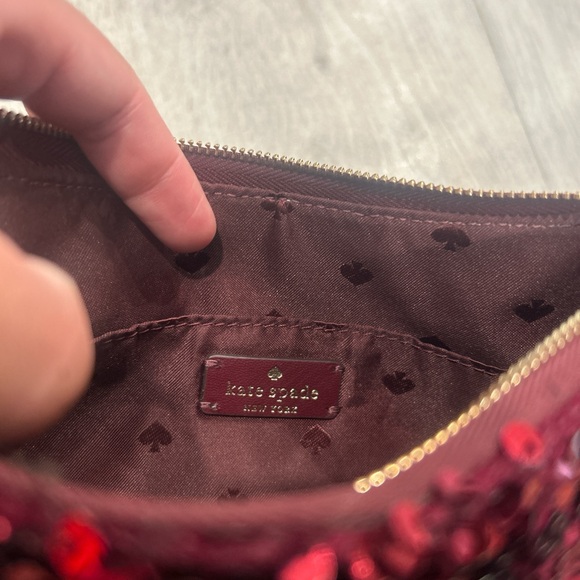 Red sequin Kate Spade shoulder bag. - Picture 4 of 11